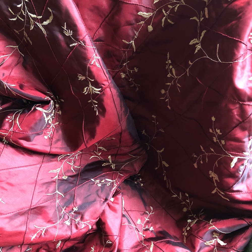 Beautiful Burgandy w Gold Embroidery Tree Skirt